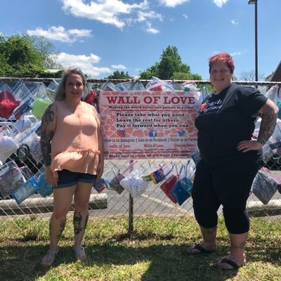 501C3 that loves to give back to the homeless, vets, DV survivors & those in need!
Cashapp $walloflove1
Venmo wallsoflove
Zelle/Paypal Wallsoflove216@gmail.com
