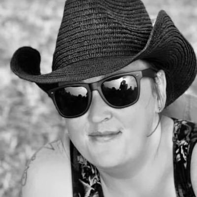 melharris02's profile picture. Mum of two awesome boys 👩‍👦‍👦 The Darkness 👍🏻 Drinker of rum 🥃 Lover of skulls 💀 and all things Metal 🤘🏻