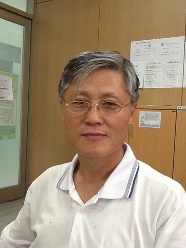 컴퓨터를 열심히 배우고 싶어하는 사람이에요.
