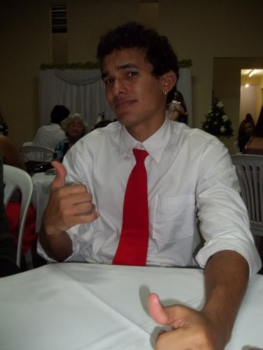 Técnico em Informática,WebDesigner,um bom Lutador de JiuJitsu.
Que adora o som do #Oficinag3