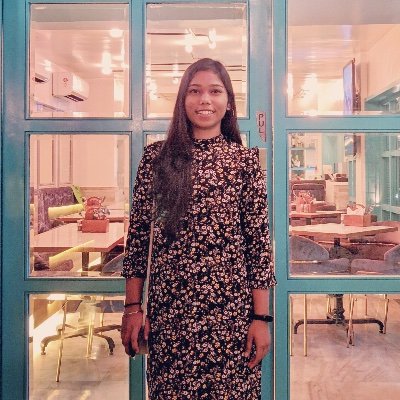 Shreyasi_02's profile picture. There’s so much going on around.. let’s have pizza!