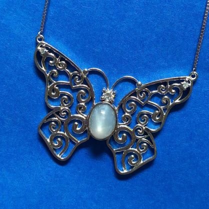 We’re experts when it comes to helping you choose the perfect piece of jewelry. We also provide jewelry & watch repair, custom designs and appraisals**
