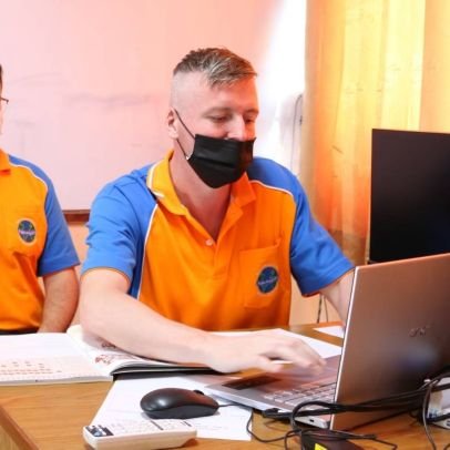 สถาบันสอนภาษาอังกฤษ English language centre helping students improve their future 🤓 Practise 121 on site - or for free at https://t.co/5INqqA0roO