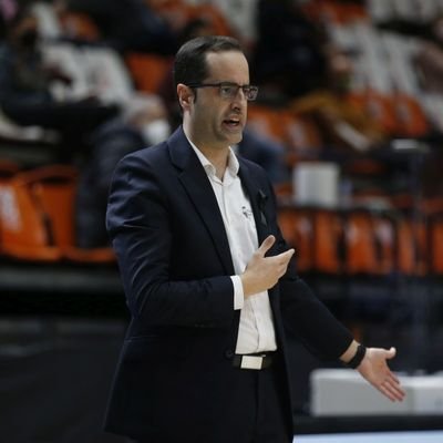 Entrenador profesional baloncesto. Campeón Eurocup. Formación deportiva @isportcoach, Abogado de consumo financiero