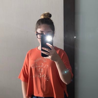 Isabellorraine8's profile picture. 