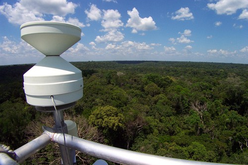 O Programa de Grande Escala Biosfera Atmosfera na Amazônia (LBA) foi criado em 1998, como um projeto de cooperação internacional, com sede no INPA.