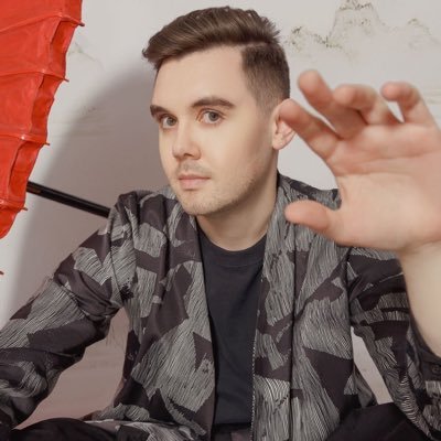 British Music Artist, Songwriter, Producer, Vlogger bringing Chinese sounds into Western Pop 英国歌手，我把中国传统乐器放在我的歌里 Latest vlogs & MVs 👇🏻