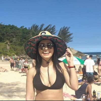 23 anos, pisciana, apaixonada por sorrisos! Trato as pessoas como elas me tratam. beijos de luz!
snap: silvaemi1
insta: emysilva.1