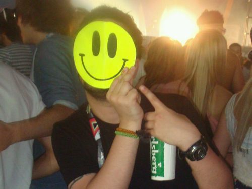 just an everyday guy who likes an easy life, a rave every now and again and salt and vinegar crisps