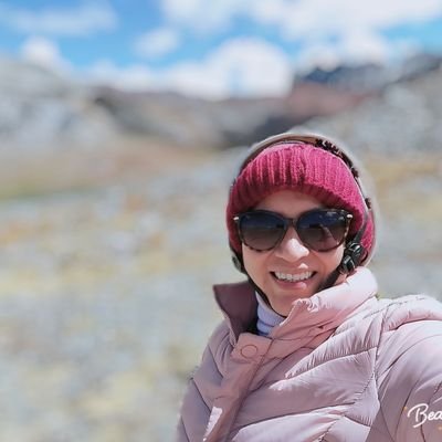 bmedinach's profile picture. Nadie se da cuenta de lo hermoso que es viajar hasta que vuelve a casa y descansa sobre su almohada vieja y conocida (L.Y)