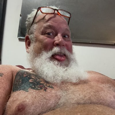 Big Bear Daddy. https://t.co/0osesm3TuJ