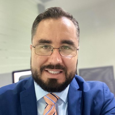 Abogado y Maestro en Derecho Corporativo, Anadista, catedrático y apasionado por el Bien común