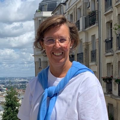 Rz_Maria's profile picture. Nacida en un lugar de la Mancha: Carrión de Calatrava. Con vocación universitaria y docente, me dedico a las personas y al paisaje que conforman