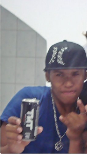 Caio Silva ''  As vezes voce para pra pensar , em algo que esta preocupado ,mais sempre tem as pessoas que fais voce esquecer *-*
