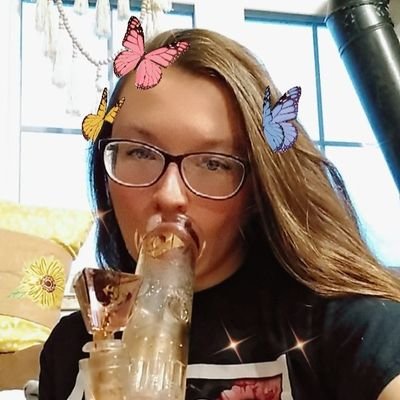 25 ✨️
Tarot Reader 🔮💫
Hippie Weed Witch🧙🏼‍♀️ ☮️🍃
Cat Mom 🖤🐈‍⬛️🐈‍⬛️ 
Mentally ChILL 😎🧠🤯
$morganasmagick 💸
IG: morgana_indica_420