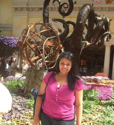 soy una constante buscadora de la felicidad en las personas que amo y en las cosas sencillas y simples de la vida... pero sobre todo una agradecida hija de Dios