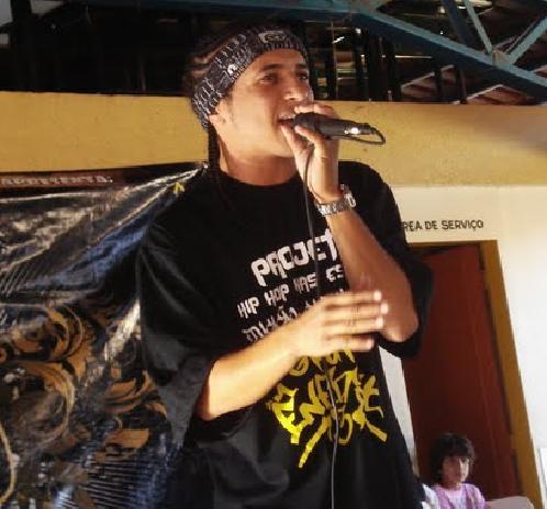 Mano CDJ é integrante e fundador do Grupo Ênfase 3, nasceu na cidade de Goiânia-GO-Brasil, representa o rap goiano, está no corre do hip hop  desde o ano 2000.