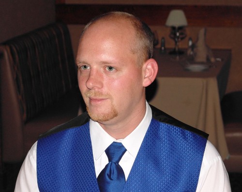 Started Working Online in 2002 as a freelance writer and now work full time online as an affiliate marketer, still using 100% free traffic tactics!