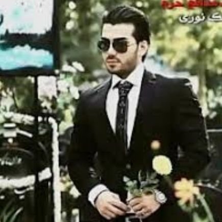 به هر که هرچه داشتی
بخشیدی حتی
تیرها هم
از پیکرت خون نوشیدند