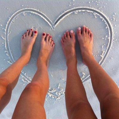 Hi guys!! We are two girls that are selling feet pics, so if you are interested contact us in DM rn💗🦋