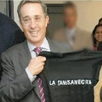 antiuribista,
uribe y sus medios de comunicacion han manipulado a los colombianos por muchos años. el cambio es ahora o nunca.