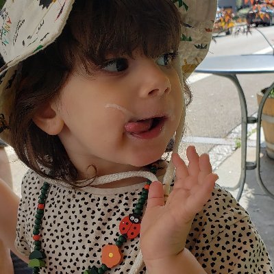 babyhildytweets's profile picture. 4 year old motormouth