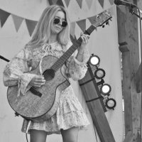 Lucy Shaw(@lucyshawmusic) 's Twitter Profile Photo