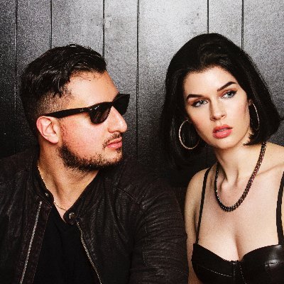 LA based alt-pop duo with classical music roots. New EP 𝙠𝙖𝙡𝙚𝙞𝙙𝙤𝙨𝙘𝙤𝙥𝙚 out now.