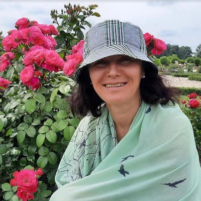 dacekalsone's profile picture. Perpetuum studentum. Priecē likumi, ekonomika, viss zaļais un Pērkona mūzika.