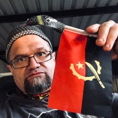 South African, journalist, father, rock 'n roll fan & a great lover of lekker jokes!
