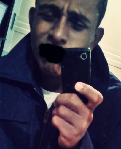 '' O amor é como um relógio de areia, enquanto se enche o coração, o cérebro se esvazia. '' Pisciano , Irônico , Humilde , Realista , Simpático & do MAL (66'