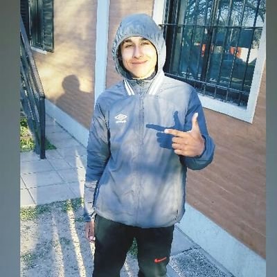 Que sea de barrio, callejero, humilde y no me suba el ego...
.A.D.J.
Larga vida al traidor😈