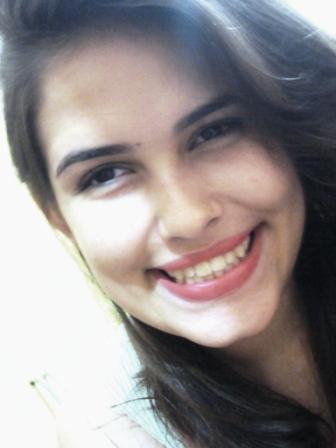 Sempre serei eu mesma, e  não importa o que os outros pensem de mim.Eu gosto de gente que se importa.Gente que sorri.Gente que sabe pedir desculpas.
;*