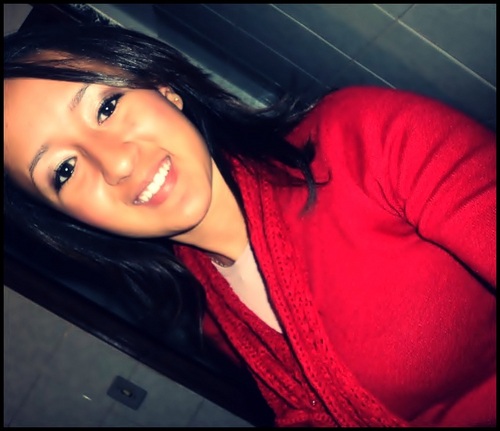 ' Quem me vê, me vê sorrindoo e vaii ser sempree assiim .. ♪ *