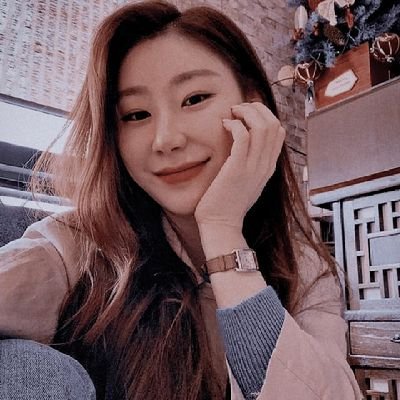 ⚝。Roleplayer. ┊ All in us! A Chocolate Holic girl who personification of ITZY's dancing fairy, been moving with grace since 2001. Lee Chaeryeong is the name