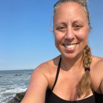 1st grade teacher, life long learner, mom to a busy 7 year old, police wife, beach and sun lover #clearthelist #adoptaclassroom #adoptateacher #trachertwitter