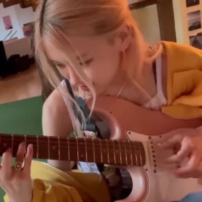 Eingjxi's profile picture. ออกไปจากที่นี่ถือว่าเป็นความฝันไหม