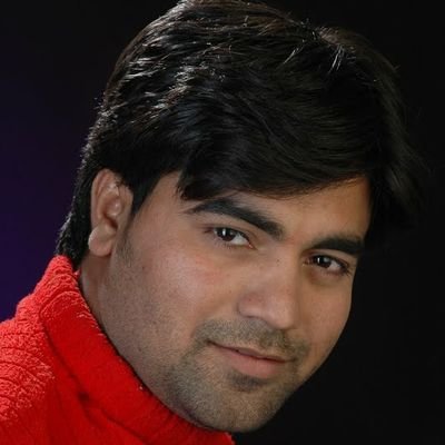 मैं चलता गया रास्ते मिलते गए राह के कांटे फुल बन कर खिलते गए ये जादू नहीं, आशीर्वाद है मेरे भोलेनाथ का वरना उसी राह पर लाखों फिसलते गए।