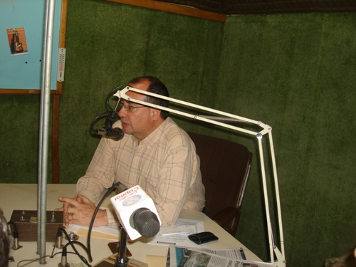 Programa radial, conducido desde 1990 por @santanelias y transmitido de lunes a viernes, de 7 a 8 am, por Capital 710AM y Radio http://t.co/DLOyQPIPpD