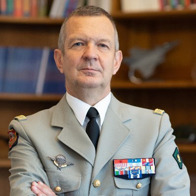 Général de corps d'armée, Président de l'académie de défense de l'école militaire @acad_em Directeur de l'@IHEDN et de l'Enseignement militaire supérieur.