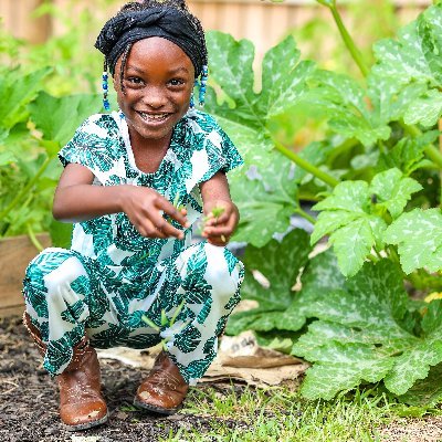 Kendall Rae Johnson. The youngest cert. farmer 👩🏾‍🌾 in Ga. I grow & sell🥬 🍅, host a youth 4-H club, farm tours, and inspire kids w/ agtalks. 📕 me ⬇️