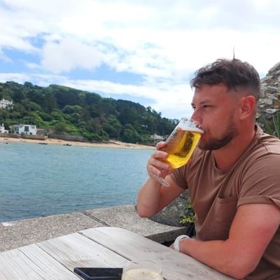 Stig1991's profile picture. She left her coat down in the club. To see if I would offer mine, Id rather wrap my arm around her, feel the small bones in her spine