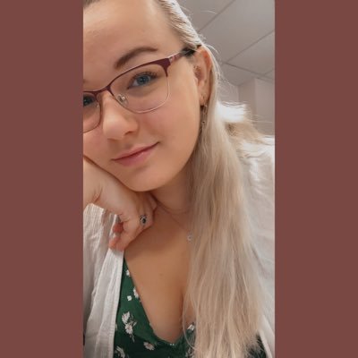 AmbDrunk's profile picture. 🐱🐱🌼📸💜♏️