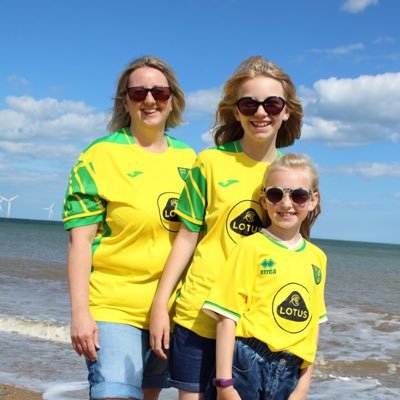 NHS phlebotomist / Trainee Nursing Associate , loving wife and mum to two gorgeous girls. massive NCFC 💚💛 supporter & avid crime/thriller book reader