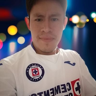 Obrero,aficionado al Cruz Azul.