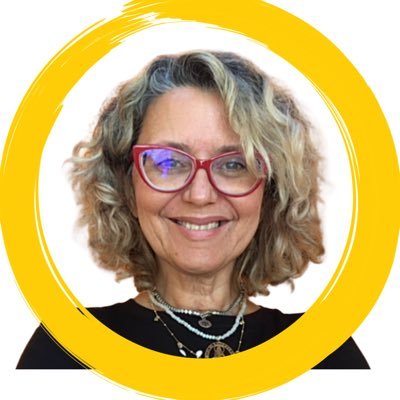Ajudo profissionais da Educação a terem mais saúde emocional e mental.