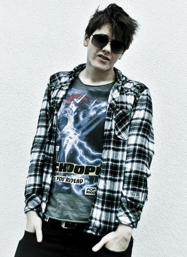 IShitLazers's profile picture. Shitting Lazers and Puking Rainbows Since 1990