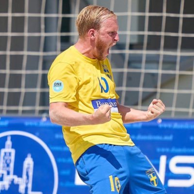 Fotboll- och beachfotbollspelare. Hammarby & Sverige