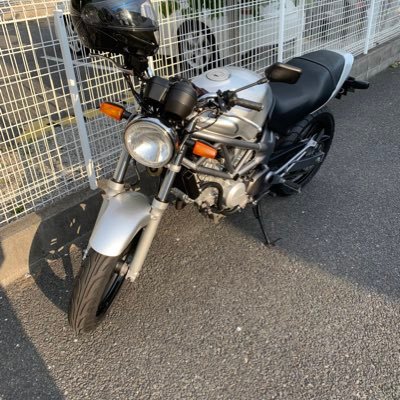 免許取りたての初心者ライダーです。
バイクのこと色々教えてください！