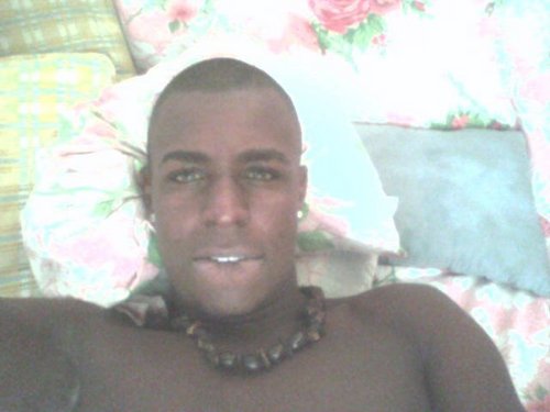 Sou da terra da alegria, onde amar não é pecado. Escorpiano, crente em JESUS CRISTO como único salvador. Negro de bom coração, admirador dos simples e humildes